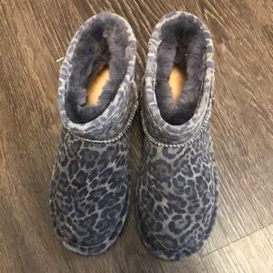 Bearpaw size 5